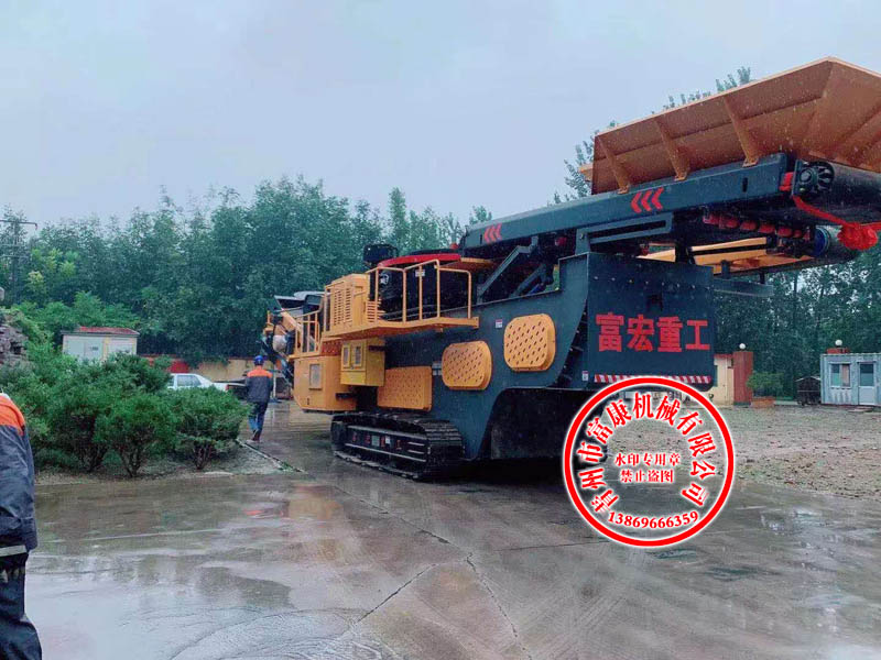 履帶式移動(dòng)篩分站 履帶式移動(dòng)篩分站